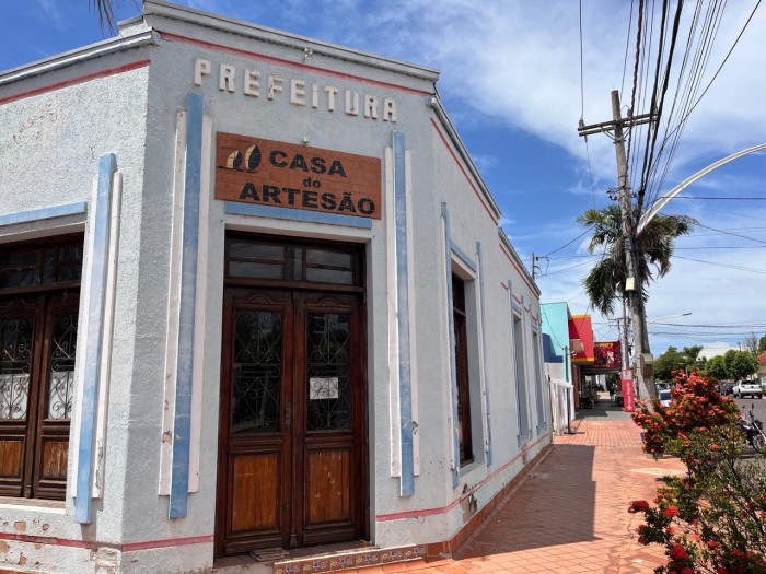 Casa do Artesão de Coxim passa por manutenção e pintura