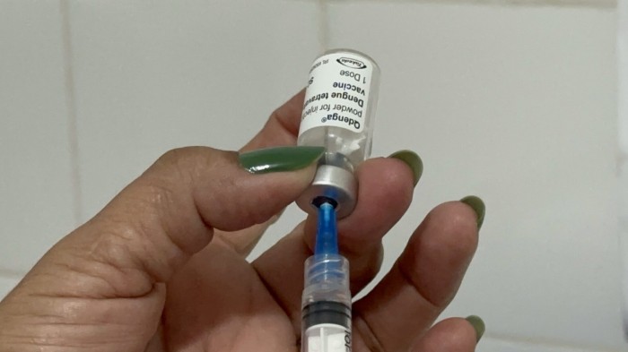 Vacinação contra a dengue começa em Coxim e mira crianças de 10 e 11 anos