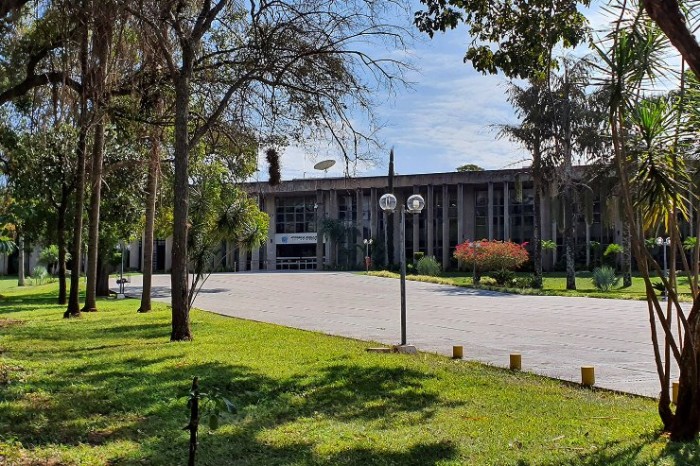 A ALEMS fica na Avenida Desembargador José Nunes da Cunha, no Jardim Veraneio, Bloco 9, Parque dos Poderes
