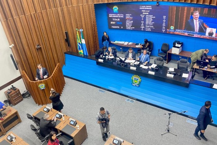 Sessão ordinária é realizada no plenário a partir das 9h e é aberta à imprensa e à participação de toda sociedade