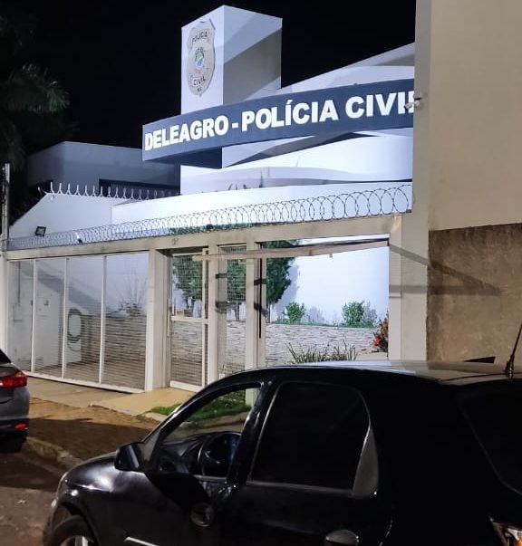 Polícia Civil prende dois foragidos da justiça, responsáveis por furtos em veículos