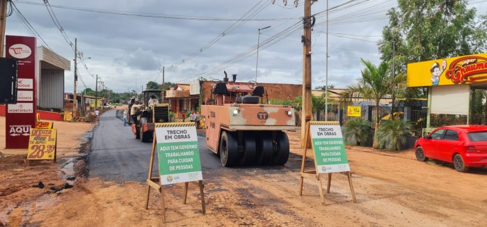 Governo promove obra de pavimentação na Avenida Amazonas, em Epitaciolândia