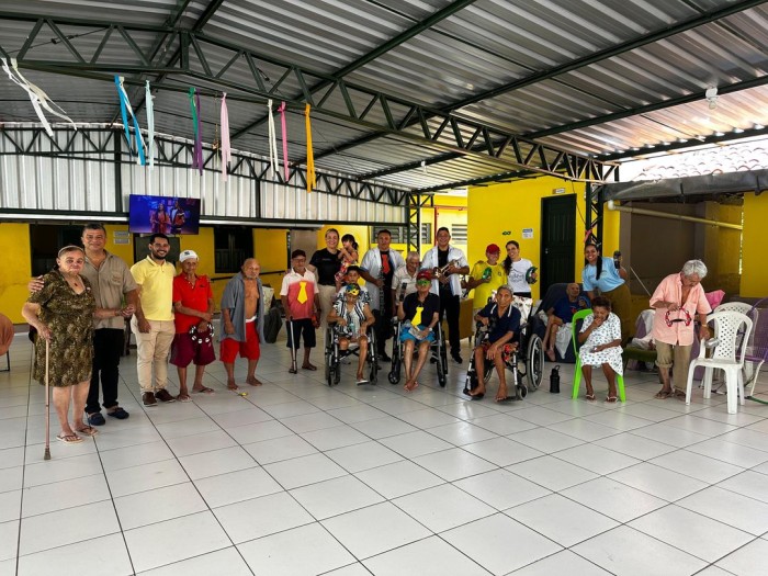 Abrigo São José, em Parnaíba, recebe visita do Projeto Música Eficiente.