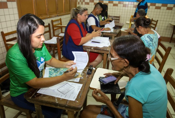 Instituto de Terras do Acre realiza cadastramento de regularização fundiária dos moradores do bairro Rui Lino 2