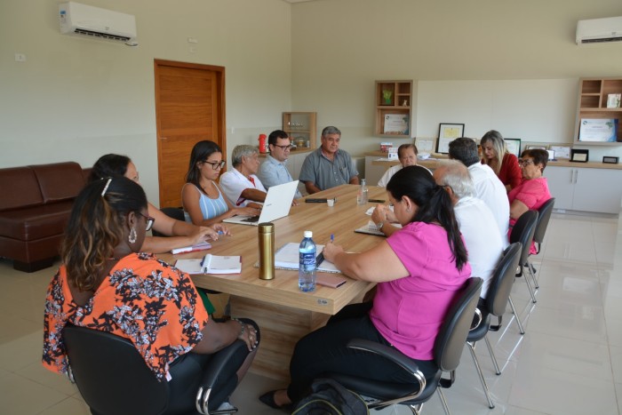 Prefeito de Bataguassu discute adequação do Plano de Cargo, Carreira e Remuneração com representantes do Simted