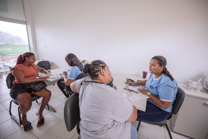 Ambulantes e baianas se cadastram para atuar no Festival de Arembepe