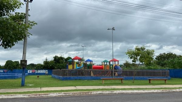 Presidente pede iluminação para o playground do Parque das Araras