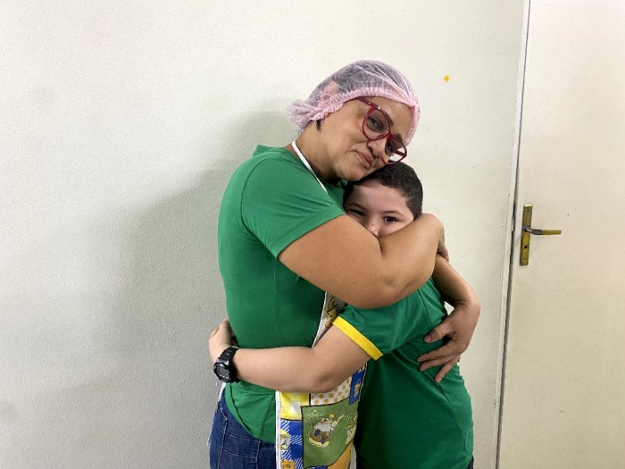 Gente cuidando de gente: Carinho e amor são os ingredientes principais de Alessandra na alimentação dos alunos do CAES