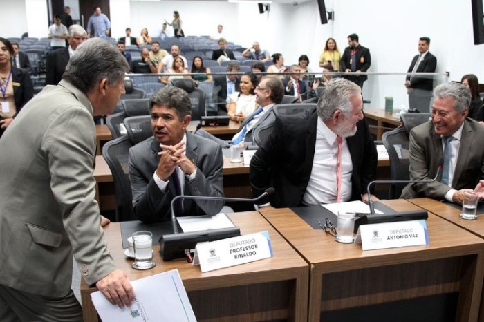 No Plenário Júlio Maia, os deputados debatem as propostas que são enviadas pelo Executivo