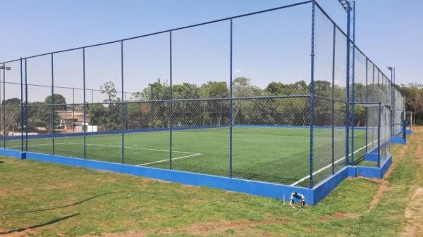 Vereador pede construção de campo de futebol sintético, anexo ao lago no bairro Vila Bela