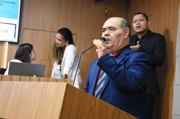Astro de Ogum critica relação entre Câmara e secretarias Municipais e Estaduais