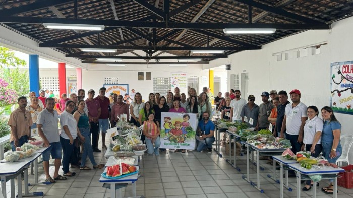11ª GRE realiza mostra com mais de 50 agricultores familiares responsáveis pela merenda escolar da região