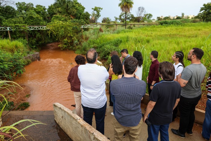 Grupo técnico visita área do futuro Parque do Córrego Sussuapara
