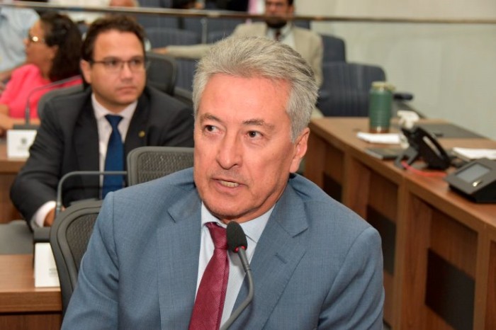 Deputado Roberto Hashioka, autor do projeto, durante sessão ordinária na Assembleia Legislativa