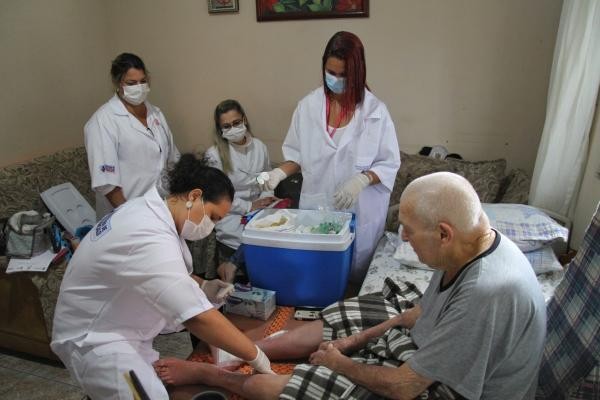 Vereadora requer informações sobre o número de visitas realizadas pelas equipes da ESF para as pessoas idosas acamadas do município