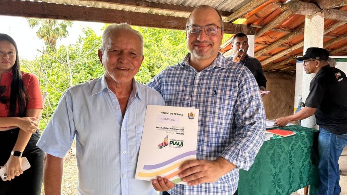 Interpi entrega títulos definitivos de terra para 192 famílias em Alto Longá