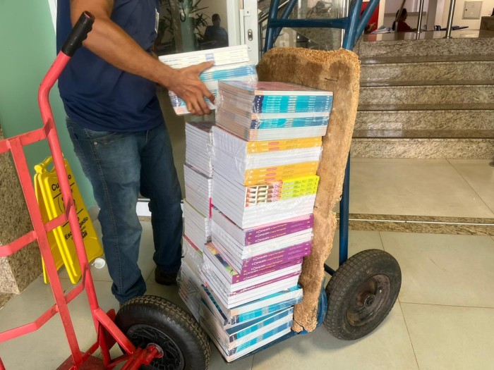 Livros didáticos para as escolas do campo começam a ser entregues