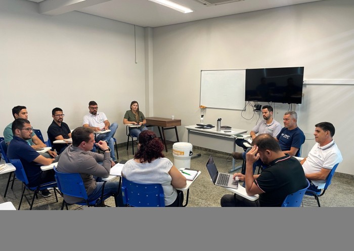 Gestão inteligente de resíduos é discutida em reunião