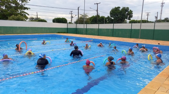 Prefeitura oferece atividades de alongamento e hidroterapia nas unidades de saúde