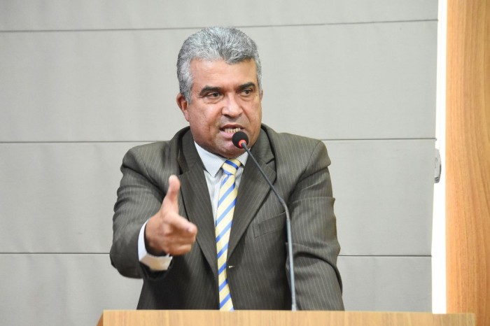 Marcial Lima denuncia falta de vagas nas escolas municipais e cobra transparência na gestão das feiras e mudanças no DETRAN