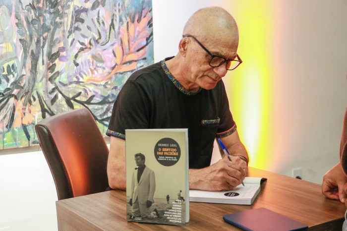 Roda Literária: Hermes Leal lança livro que explica como as paixões se manifestam no cinema
