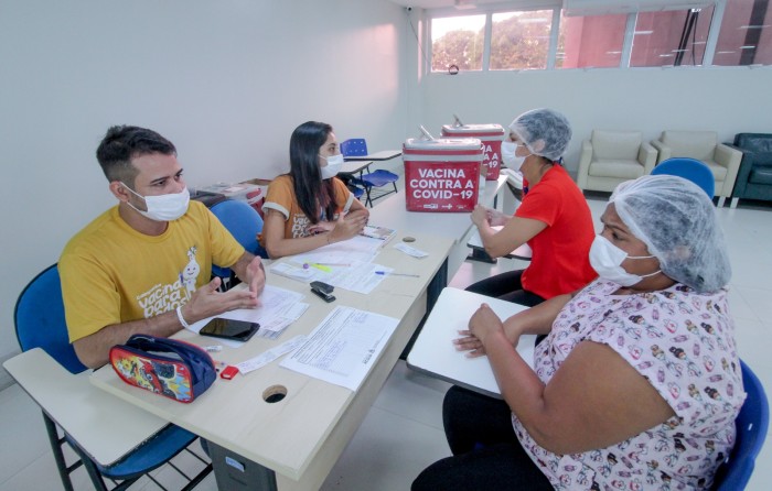 SES promove atualização da carteira vacinal de profissionais de saúde do Hospital Dr. Carlos Macieira