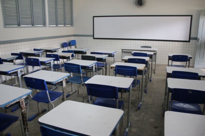 - Escola Prof. Rubem Almeida, em São Luís, recebendo serviços de reforma (Foto: Jorge Ribeiro)