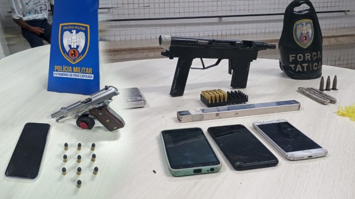PM apreende armas de fogo, munições e entorpecentes, em Cariacica.