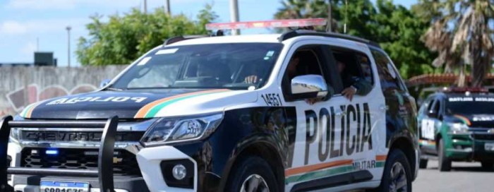 Dupla suspeita de posse irregular de arma de fogo é presa pela PMCE em Juazeiro do Norte