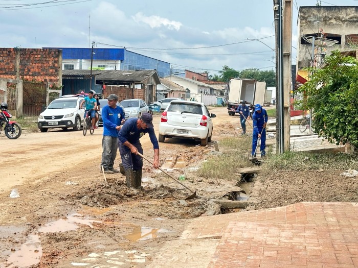 Governo e Prefeitura de Tarauacá iniciam operação de limpeza dos bairros atingidos pela alagação