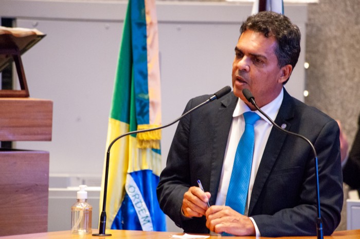 Deputados lamentam ataque em escola de São Sebastião e pedem providências