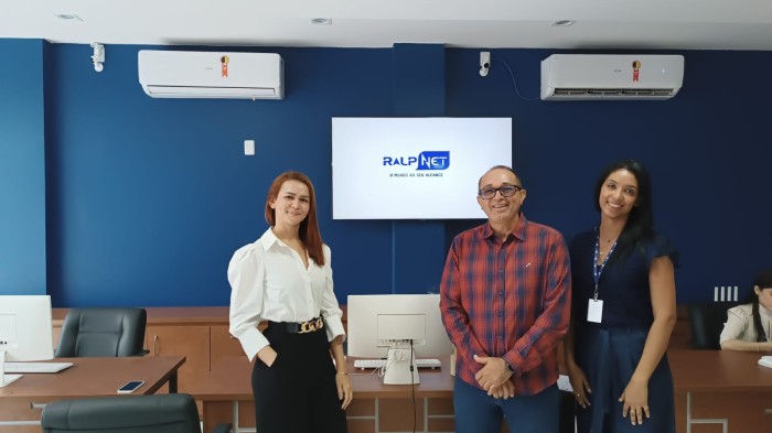 - Coordenador de estágio do Profitec, Wellinton Assunção, e gestoras da Ralpnet (Foto: Divulgação)