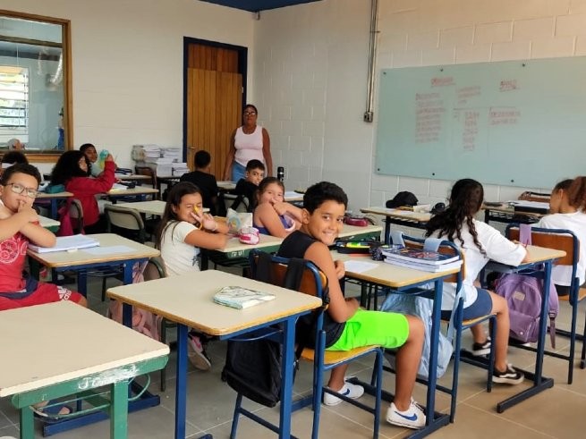 Alunos de Anos Iniciais na EM Nair Ribeiro são transferidos para o novo prédio da EE Plínio, em Juquehy