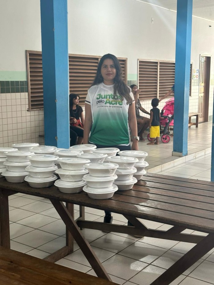 Estado coordena ação de entrega de mais de 2 toneladas de alimentos a abrigos em Porto Acre 