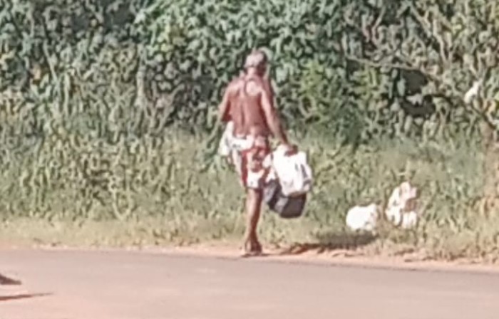 Subprefeitura trabalha na limpeza de Nova Porto XV e PMA age com rigor e notifica morador por descarte irregular