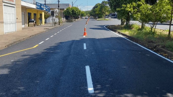 Principal avenida do Cidadania ganha recape e nova sinalização