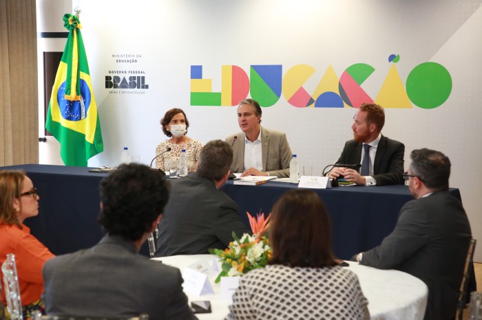 Felipe Camarão participa de reunião técnica com ministro da Educação e secretários estaduais de Educação, em Brasília (DF)