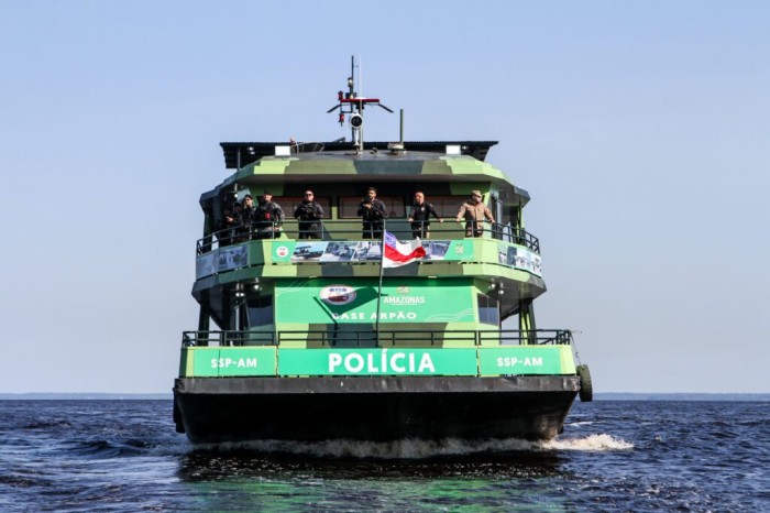 Base Arpão 1: Policiais apreendem 127 cilindros de oxigênio e embarcação avaliados em mais de R$ 3 milhões