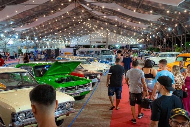 8º Encontro de Autos Antigos Edson Duarte recebe mais de 180 clássicos em exposição e cerca de 9 mil pessoas