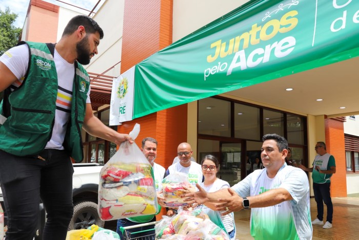 Secretaria de Comunicação realiza a entrega de doações à campanha Juntos Pelo Acre