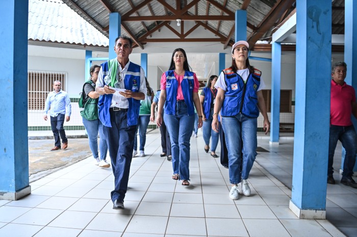 Em Porto Acre, vice-governadora Mailza Assis realiza visita a abrigos que cuidam de atingidos pela enchente do Rio Acre