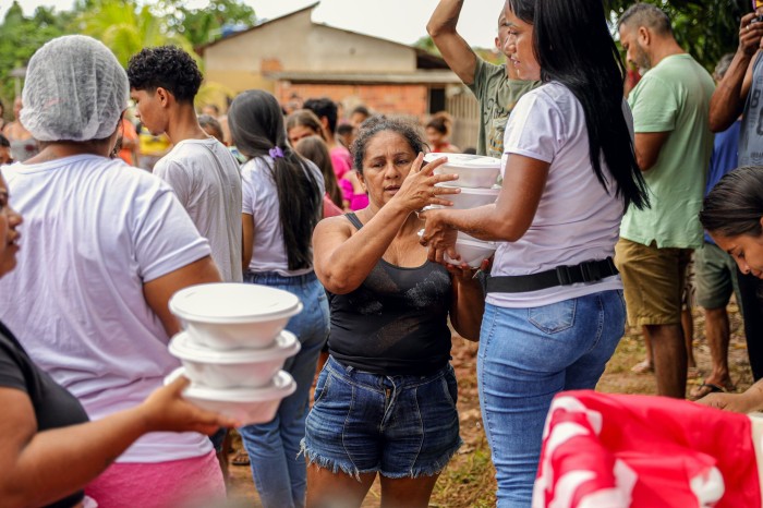 Cozinha Solidária Marielle Franco entrega 500 marmitas para atingidos pela cheia com apoio da PM 