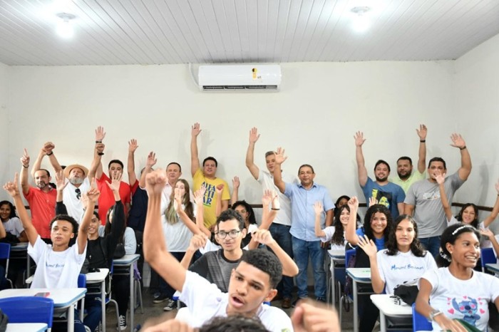 Estudantes celebram Centro de Ensino Manoel Beckman completamente reformado