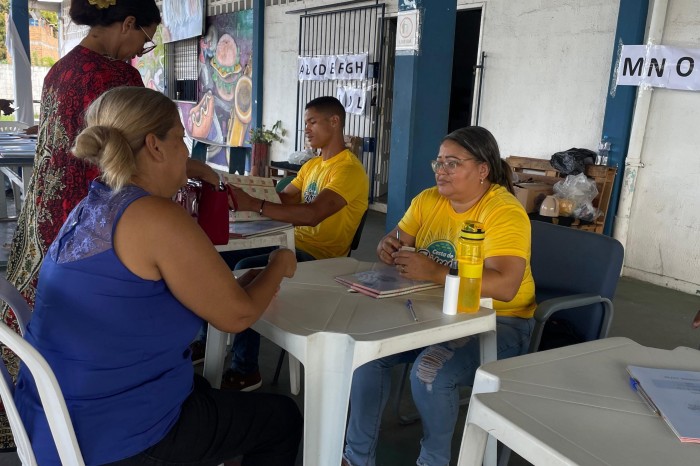 Entrega dos cupons da Cesta de Páscoa acontece de forma tranquila na sede e na costa