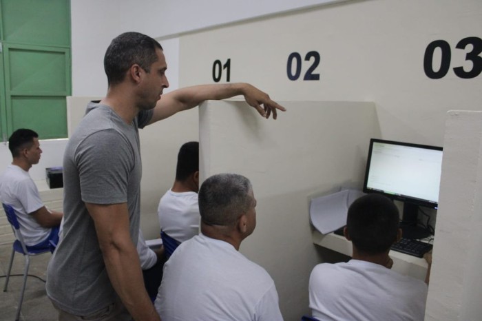 Secretaria da Justiça realiza certificação de internos em curso de informática