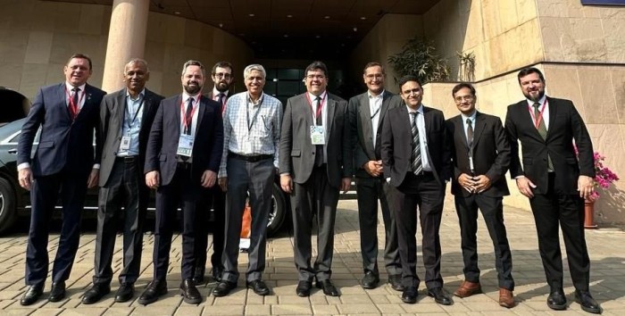 Governador Rafael Fonteles busca parceria com farmacêutica indiana