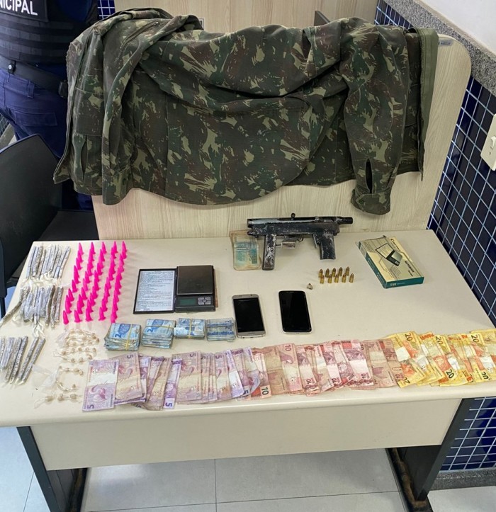 4º BPM realiza apreensão de submetralhadora e drogas no bairro Ibes
