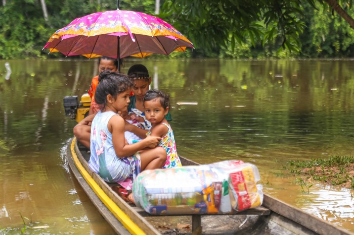 Estado leva ajuda humanitária a ribeirinhos do Croa, em Cruzeiro do Sul