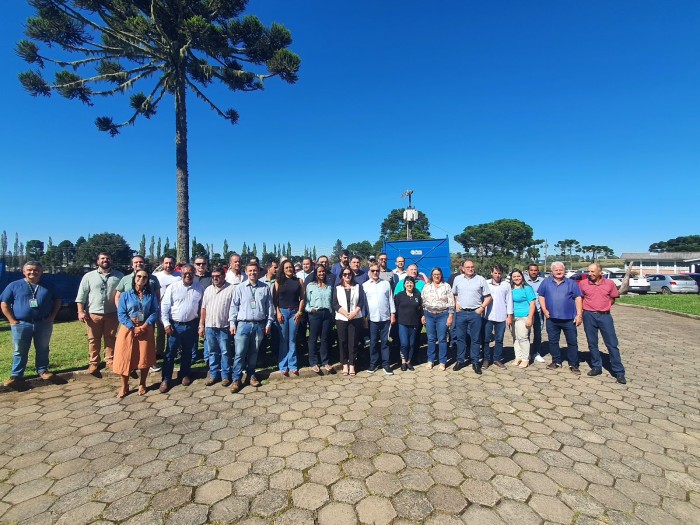 Mais de 100 equipamentos são entregues para atender agricultores de três regiões do Estado
