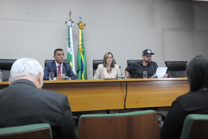 Atendimento odontológico a mulheres vítimas de violência; Faixa exclusiva para motos: confira o que foi aprovado pela CAS nesta quarta (13)